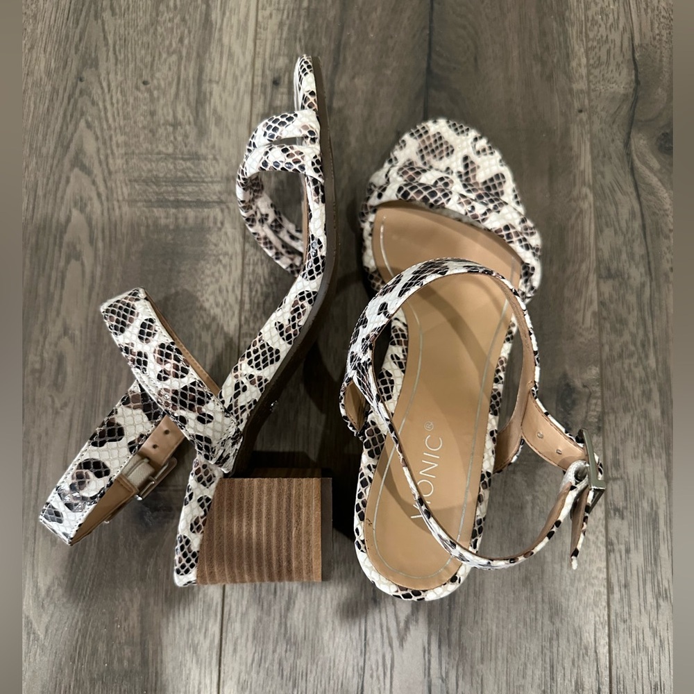 Vionic Women's Papaya Paula Heeled Sandal 7.5